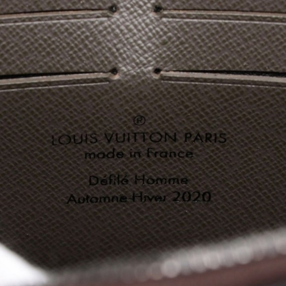 Authentic Louis Vuitton Monogram Taiga Soft Trunk wallet - Picture 6 of 11